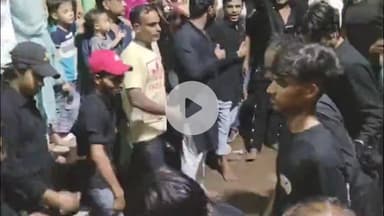 मथुरा: मोहर्रम के चलते शहर की कच्ची सड़क से निकाला गया दूल-दुल का जुलूस