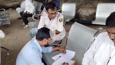 सासाराम: एसपी जैन कॉलेज में काम कर रहे मजदूर की मौत के बाद पुलिस ने शव को पोस्टमार्टम के बाद परिजनों को सौंप दिया