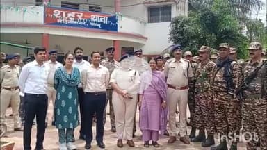 मेदिनीनगर (डालटनगंज): मेदिनीनगर शहर में मोहर्रम को लेकर निकाला गया फ्लैग मार्च, प्रशासन ने शांति और सौहार्द का संदेश दिया