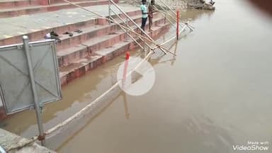 मिर्ज़ापुर: 11 जुलाई से शुरू हो रहा सावन का महीना, अधिकारियों के निरीक्षण के बाद नगर पालिका ने बरिया घाट पर कराई बैरीकेडिंग