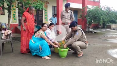 धार: शासकीय कन्या छात्रावास ज्ञानपुरा में साइबर फ्रॉड से बचाव को लेकर जागरूकता व पौधारोपण कार्यक्रम का हुआ आयोजन