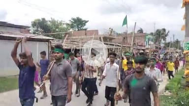 कुरसाकांटा: कुआडी़ में कड़ी सुरक्षा के बीच मोहर्रम का जुलूस निकला, पुलिस की सतर्कता से इलाके में शांति बनी रही