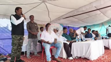 जगदलपुर: इंदिरा प्रियदर्शनी स्टेडियम में स्व. सिद्धार्थ मिश्रा की स्मृति में डीएफए ट्रॉफी का आयोजन, महापौर संजय पांडे हुए शामिल