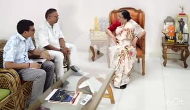 आगरा: कैबिनेट मंत्री बेबी रानी मौर्य ने बालूगंज स्थित आवास पर जनता दरबार लगाकर लोगों की समस्याएं सुनीं