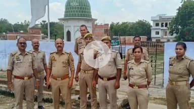 जौनपुर: जौनपुर में मोहर्रम के ताजिया जुलूस के दौरान पुलिस ने शांति व्यवस्था संभाली, पैदल गश्त जारी