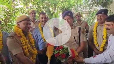 लाडपुरा: लूट की वारदात का खुलासा करने पर शहर के व्यापारियों ने कैथूनीपोल थाने पर पुलिस अधीक्षक व टीम का किया जोरदार स्वागत