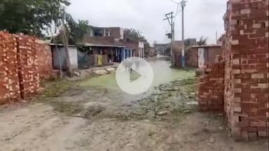 हसनपुर: गंगेश्वरी ब्लॉक क्षेत्र के गांव पौरारा का मुख्य मार्ग तालाब में तब्दील, ग्रामीणों ने किया प्रदर्शन #jansamasya