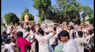 कुंडा: कड़ी सुरक्षा के बीच शेखपुर गांव में हनुमान मंदिर के सामने से निकली ताज़िया, राजा भैया के पिता ने लगाया गंभीर आरोप