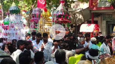 कादीपुर: मोहर्रम के मौके पर लक्ष्मणपुर ग्राम सभा से निकाला गया ताजिया जुलूस, हजारों की संख्या में लोग रहे मौजूद