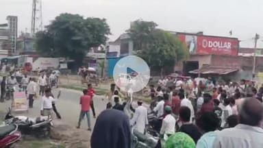 अमरोहा: रजबपुर में दो युवकों के गुटों के बीच मारपीट, वीडियो हुआ वायरल