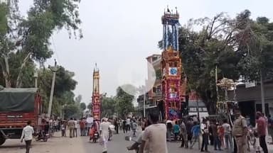 नौगावां सादात: नौगांवा तहसील क्षेत्र में निकाला गया मोहर्रम का जुलूस, चप्पे-चप्पे पर पुलिस तैनात रही