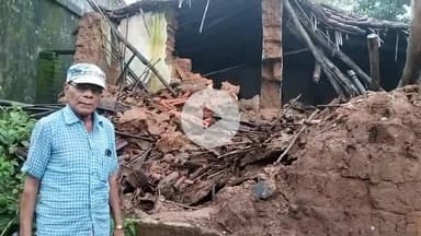 बूरमू: मूसलाधार बारिश से उमेदंडा निवासी विनोद गुप्ता का मकान गिरा