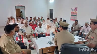 बागपत: महाशिवरात्रि के पर्व को लेकर बालैनी पुलिस ने बुडसैनी गांव के ग्रामीणों के साथ की बैठक