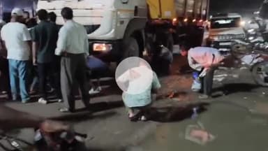 सिमडेगा: महावीर चौक के पास तेज रफ्तार ट्रक की टक्कर से मवेशी घायल