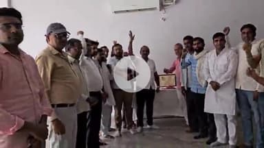 तारानगर: तारानगर में डॉ. श्यामा प्रसाद मुखर्जी की जयंती पर उनकी प्रतिमा पर पुष्प अर्पित कर हर्षोल्लास के साथ मनाई गई