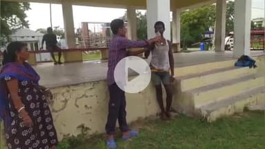 बाढ़: बाढ़: मानसिक रूप से विक्षिप्त युवक को परिजनों ने अस्पताल परिसर में बांधा, बाद में पटना किया रेफर