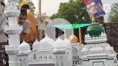 संभल: संभल में बड़े धूमधाम से निकले ताजिया, थर्माकोल और घास से मस्जिद को दर्शाया गया, कई दिनों में तैयार हुआ