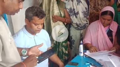 रोहतास: रोहतास में मतदाता सूची पुनरीक्षण अभियान तेज, BLO कर रहे हैं घर-घर सर्वेक्षण