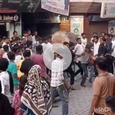 संभल: एकता पुलिस चौकी के पास किसी बात को लेकर दो युवकों में हुई मारपीट, वीडियो हुआ वायरल