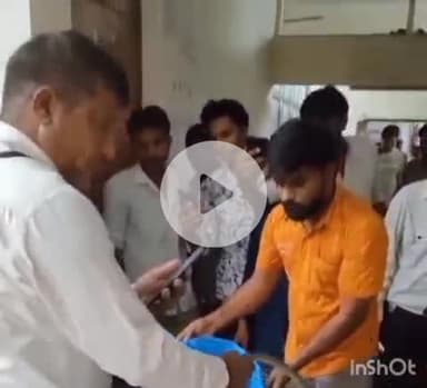 बारां: शहीद राजमल मीणा जिला चिकित्सालय के आईसीयू वार्ड में घुसा सांप, स्नैक कैचर ने किया रेस्क्यू, मरीजों को मिली राहत