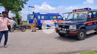 झांसी: झांसी-शिवपुरी हाईवे के नया खेड़ा मोड़ के पास हुआ भीषण हादसा, आपे पलटने से एक की मौत और 6 घायल