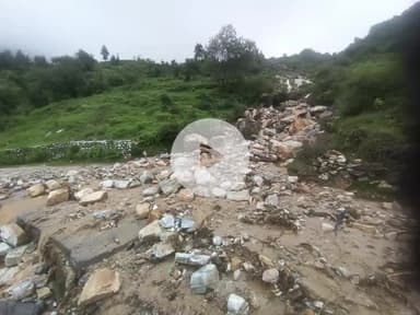 घाट: नंदानगर रामणी मोटर मार्ग पर वर्षा के चलते दो दिनों से मार्ग बंद, ग्रामीणों को हो रही दिक्कतें, 13 लिंक मार्ग भी बंद