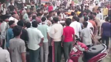 अमरोहा: रजबपुर में दबंगों ने मामूली विवाद में युवक को सरेराह जमकर पीटा, पुलिस ने किया बीच-बचाव, तीन पर मुकदमा दर्ज