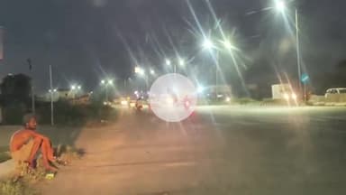 अमरोहा: गांव चौधरपुर के सामने नेशनल हाईवे 9 पर अज्ञात वाहन ने बाइक को रौंदा, दो लोग घायल अस्पताल में