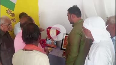 करहल: करहल क्षेत्र के आजाद हिंद इंटर कॉलेज में मेघावी छात्र-छात्राओं को ब्राह्मण समाज के लोगों ने किया सम्मानित