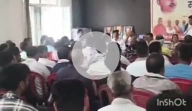 आगरा: गांव बाद में डॉक्टर श्यामा प्रसाद मुखर्जी की जयंती पर आयोजित संगोष्ठी में कैबिनेट मंत्री बेबी रानी मौर्य पहुंची