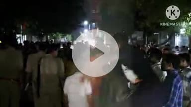 फिरोज़ाबाद: कोटला रोड स्थित फर्नीचर गोदाम में एक मजदूर की करंट लगने से हुई मौत, गुस्साए परिजनों ने गोदाम के बाहर शव रखकर किया हंगामा