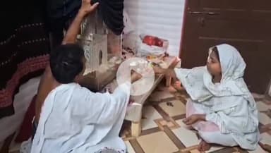 बहराइच: बहराइच शहर के वज़ीरबाग निवासी लड्डन किन्नर ने माँ की परंपरा निभाते हुए रखी 10 किलो की चांदी की ताज़िया