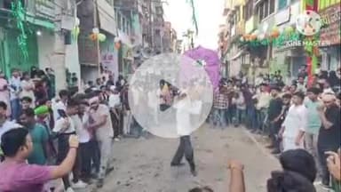 बक्सर: मुहर्रम पर कर्बला की याद में बहे गम-ए-अश्क, नगर में निकला ताजिया जुलूस, युवाओं ने दिखाया करतब