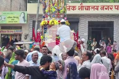 बाली: बाली में मोहर्रम पर निकला ताजिया जुलूस, युवाओं ने अखाड़े में किया प्रदर्शन और तालाब में ताजिया का विसर्जन किया