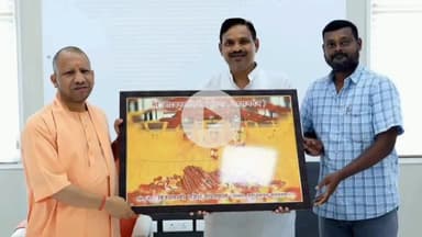 फरेंदा: आनंदनगर के नगर अध्यक्ष प्रतिनिधि ने सीएम योगी से मिलकर विकास प्रस्ताव रखे