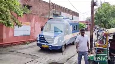 कोल: अकराबाद में रॉन्ग साइड आई कार ने बाइक को रोंदा, हादसे में दंपत्ती और 3 बच्चे हुए घायल