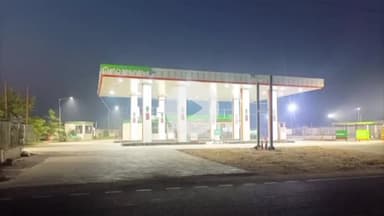 सहजनवा: खानिमपुर में गैस पाइपलाइन में रिसाव से अफरा-तफरी, दो घंटे बंद रही आपूर्ति, जेसीबी से खोदाई करते समय हुई घटना