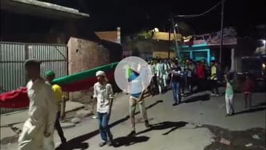 कन्नौज: जेरकिला मोहल्ले में देर रात निकाला गया अलम का जुलूस, इमाम हुसैन की शहादत को किया गया याद