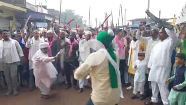 किस्को: मोहर्रम पर तिरंगे के साथ हुसैनी जुलूस निकाला गया, नारे लगे- “क़त्ल-ए-हुसैन अस्ल में मर्ग-ए-यज़ीद है”