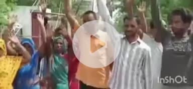 बहराइच: तकिया बल्दीपुरवा में ग्रामीणों ने हाइटेंशन लाइन के कार्य का किया विरोध, हाईटेंशन लाइन से होगी बड़ी समस्या #jansamasya