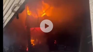 मोठ: मोठ कटरा बाजार में शॉर्ट सर्किट से लगी आग ने लाखों की दुकान को राख कर दिया, मचा हड़कंप