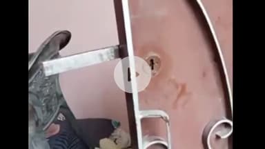 ਜਲੰਧਰ 1: ਜਲੰਧਰ ਦੇ ਹਲਕਾ ਵੈਸਟ ਵਿਖੇ ਚੋਰਾਂ ਨੇ ਉਜਾਲਾ ਨਗਰ ਚ ਇੱਕ ਬੰਦ ਪੇ ਘਰ ਨੂੰ ਬਣਾਇਆ ਨਿਸ਼ਾਨਾ ਛੇ ਤੋਂ ਸੱਤ ਲੱਖ ਦੀ ਚੋਰੀ ਕਰ ਹੋਏ ਫਰਾਰ