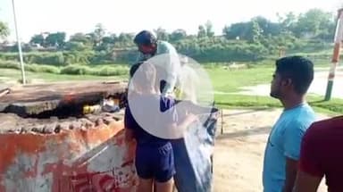 सुल्तानपुर: गोमती मित्र मण्डल के सदस्यों ने गोमती नदी स्थित सीताकुंड धाम पर श्रमदान किया, लोगों को स्वच्छता का दिया संदेश