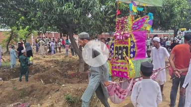 रामपुर: दस मोहर्रम पर ग्राम आगापुर स्थित कर्बला में ताज़िए किए गए दफन