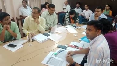 चूरू: कलक्टर अभिषेक सुराणा ने चूरू में डीओआईटी वीसी सभागार में साप्ताहिक समीक्षा बैठक ली, अधिकारियों को मॉनीटरिंग के निर्देश दिए