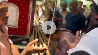 राबड़ी देवी, मुहर्रम के ताज़िया के सामने नतमस्तक है,
कभी इनके परिवार का हिंदू त्योहारों को लेकर ऐसी वीडियो नहीं देखी...