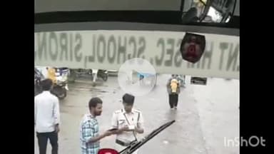 सिरोंज: एसपी के निर्देश पर यातायात पुलिस ने नया बस स्टैंड पर स्कूल वाहनों की जांच कर की चालानी कार्रवाई
