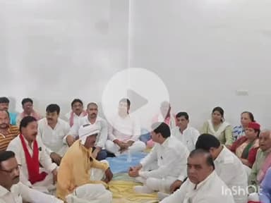 औरैया: युवजनसभा के जिलाध्यक्ष गौरव यादव के बड़े भाई के निधन पर शोकसंवेदना व्यक्त करने पहुंचे इटावा जिलापंचायतअध्यक्ष अंशुल यादव