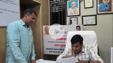 अमरोहा: अमरोहा के ईओ ने संभव पोर्टल के माध्यम से शहरवासियों की समस्याएं सुनी, चार शिकायतों का तत्काल निस्तारण कराया