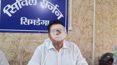 सिमडेगा: सिमडेगा सिविल सर्जन ने सर्पदंश के बढ़ते मामलों पर जताई चिंता, कार्यालय में की प्रेस वार्ता